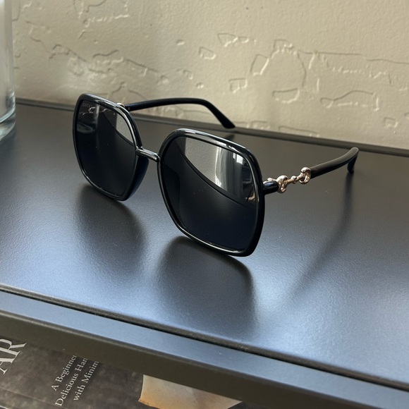Square Gucci sunglasses - Picture 3 of 13